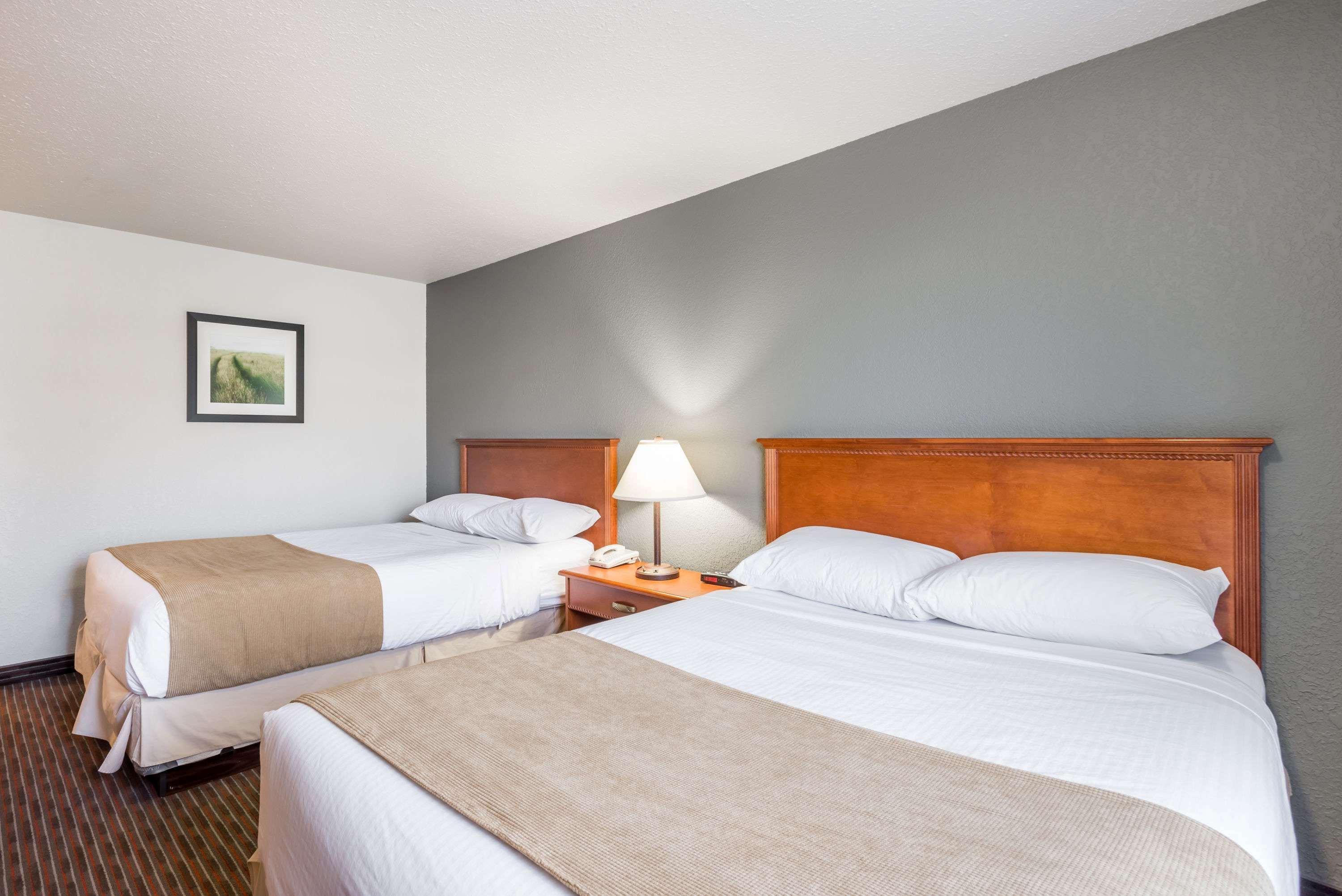 Super 8 By Wyndham Grande Prairie Hotel Buitenkant foto