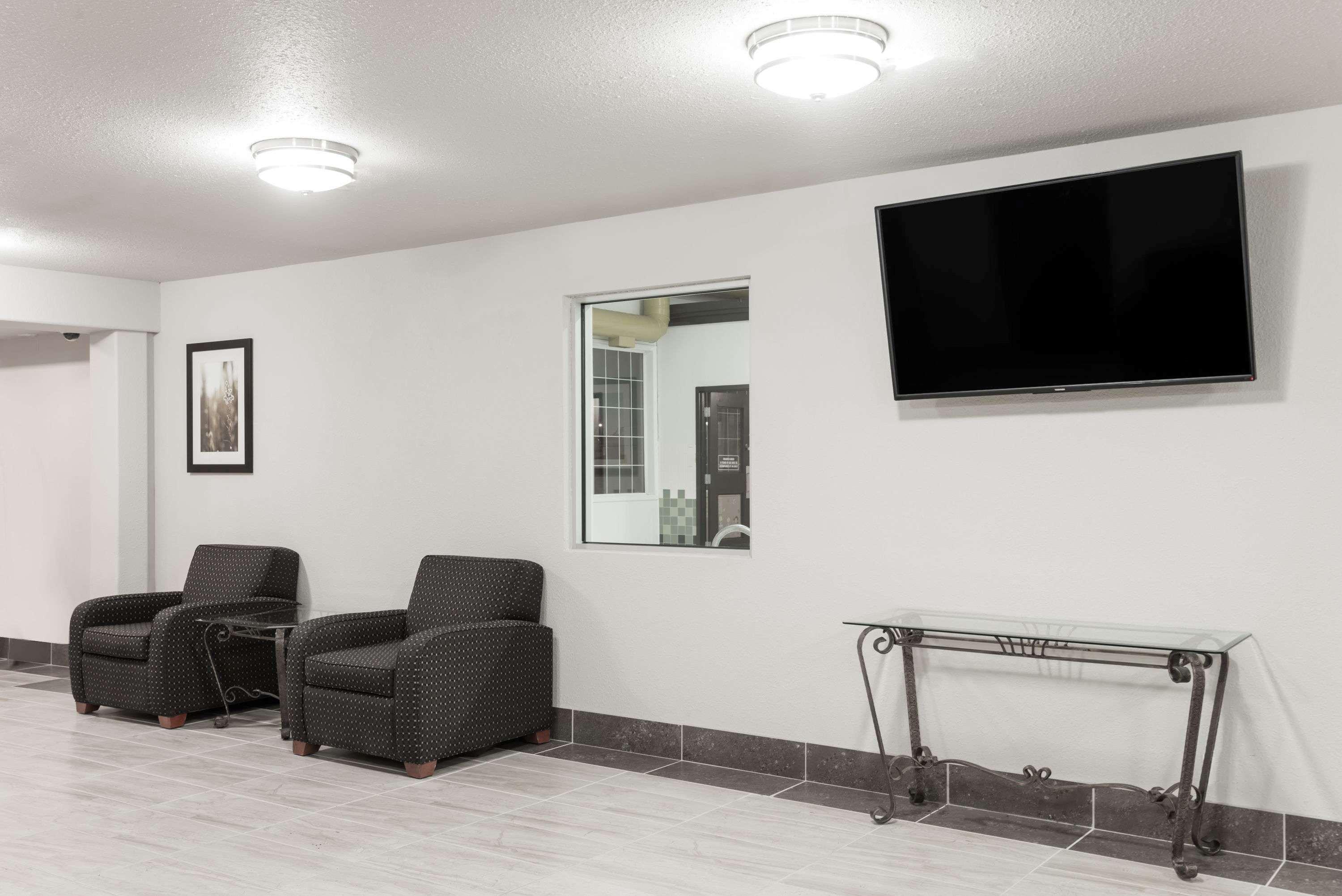 Super 8 By Wyndham Grande Prairie Hotel Buitenkant foto