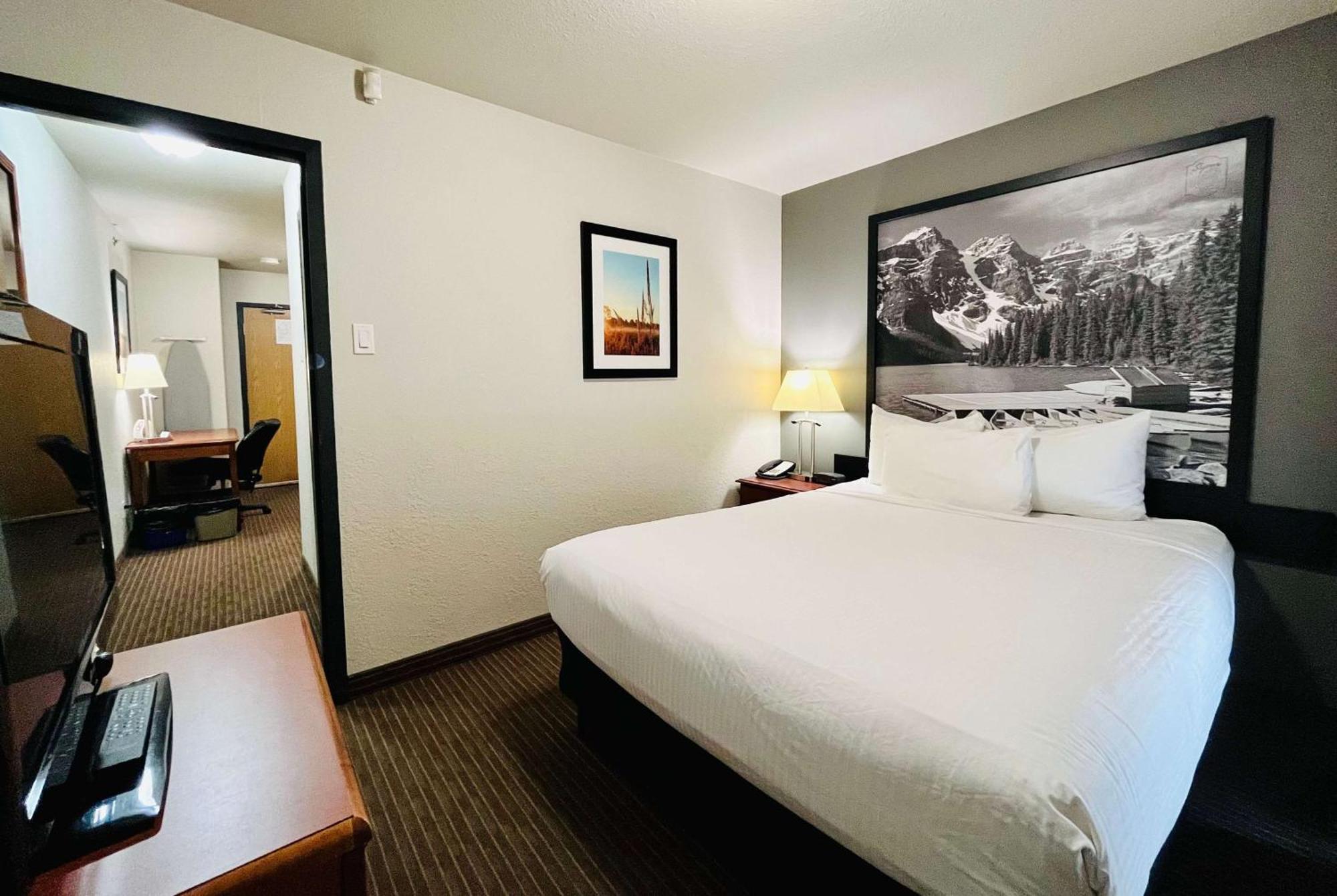 Super 8 By Wyndham Grande Prairie Hotel Buitenkant foto
