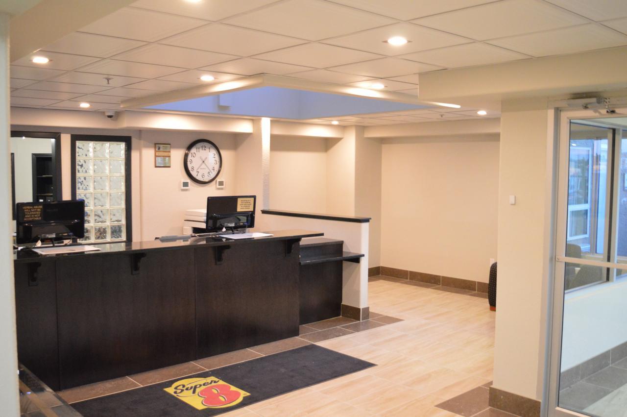 Super 8 By Wyndham Grande Prairie Hotel Buitenkant foto