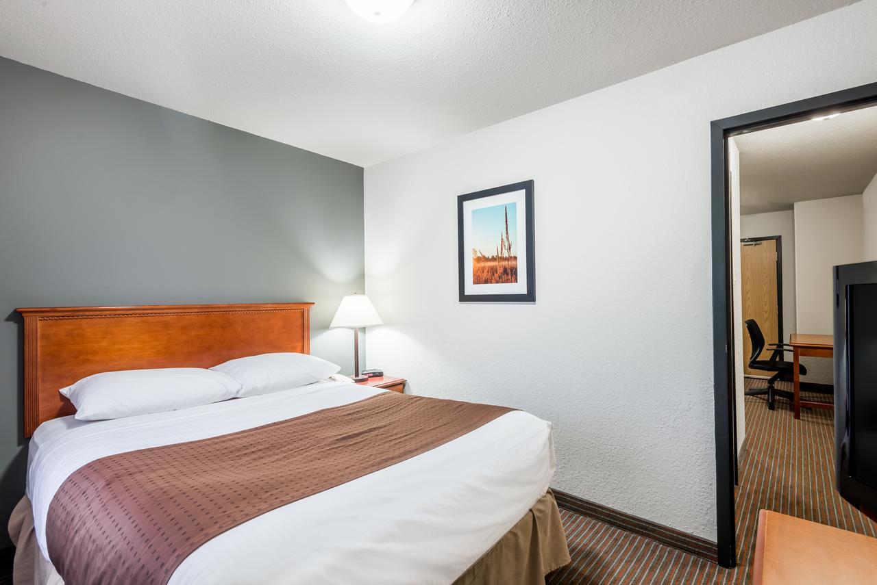 Super 8 By Wyndham Grande Prairie Hotel Buitenkant foto