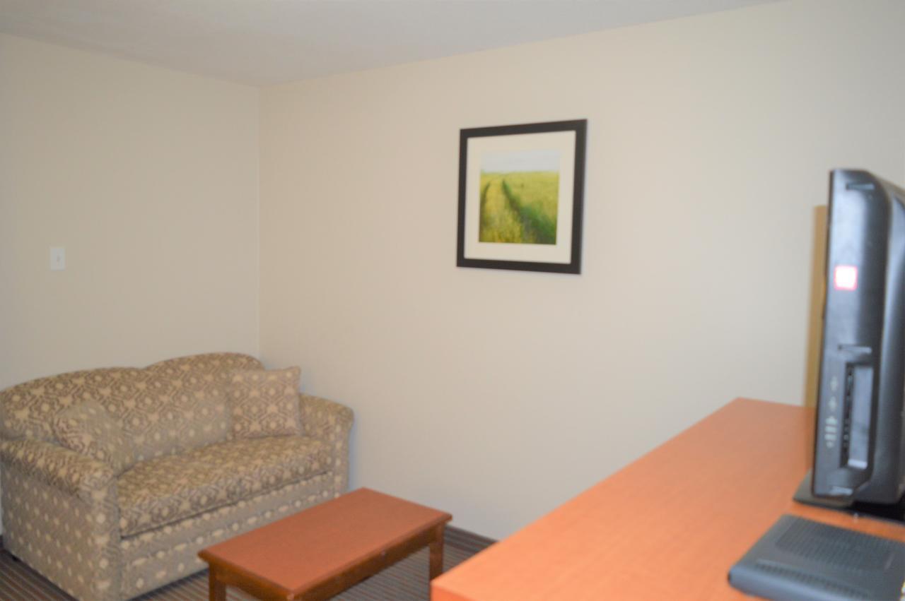 Super 8 By Wyndham Grande Prairie Hotel Buitenkant foto