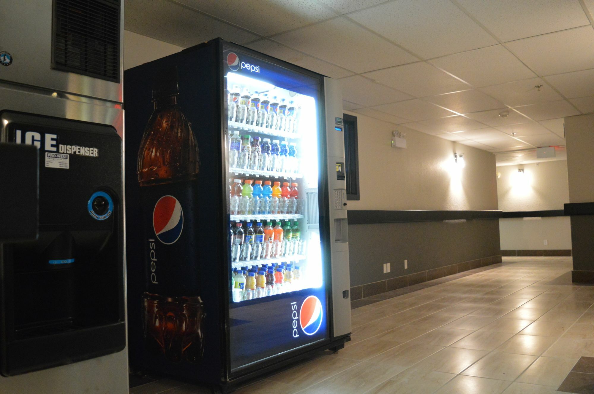 Super 8 By Wyndham Grande Prairie Hotel Buitenkant foto