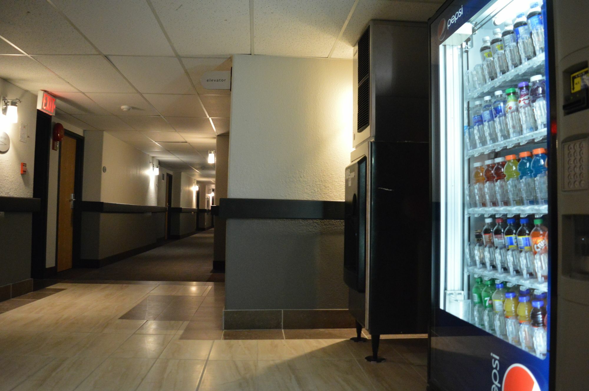 Super 8 By Wyndham Grande Prairie Hotel Buitenkant foto